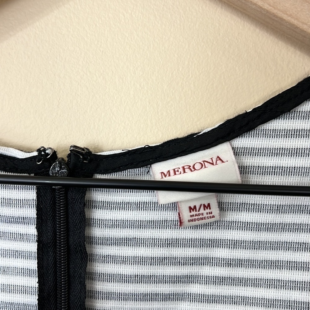 square-neck dress - Picture 4 of 5